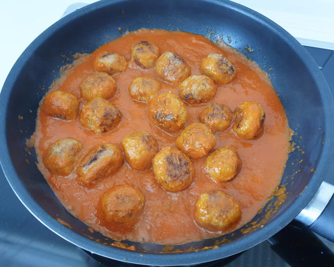 spaghetti con albóndigas