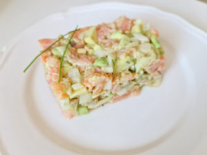 tartar de salmón y aguacate