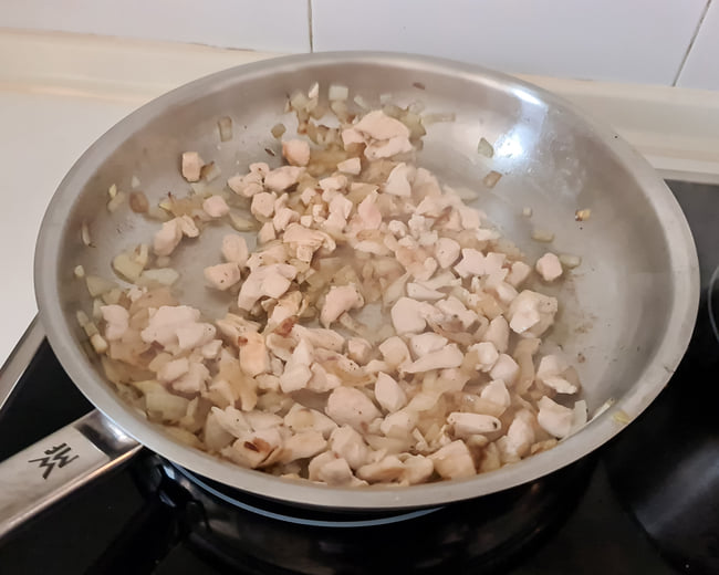 pasta con pollo y salsa de cacahuete