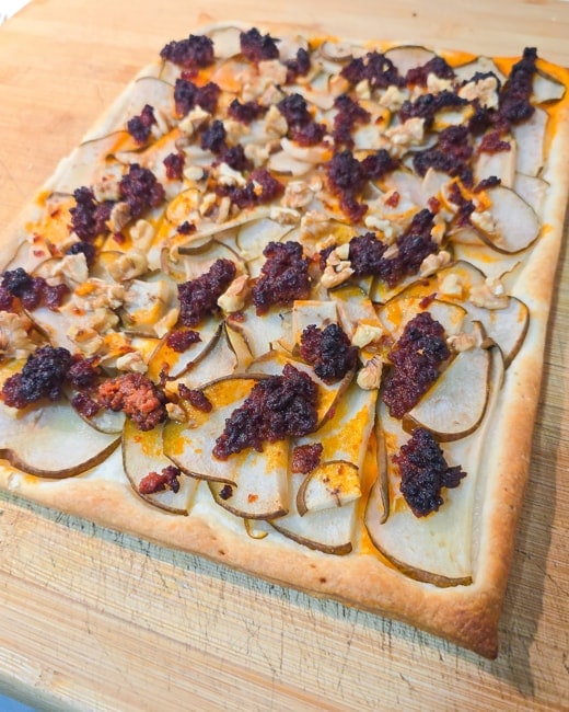 hojaldre de sobrasada y pera