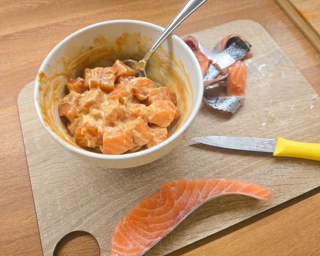 salmón marinado para canapé navideño